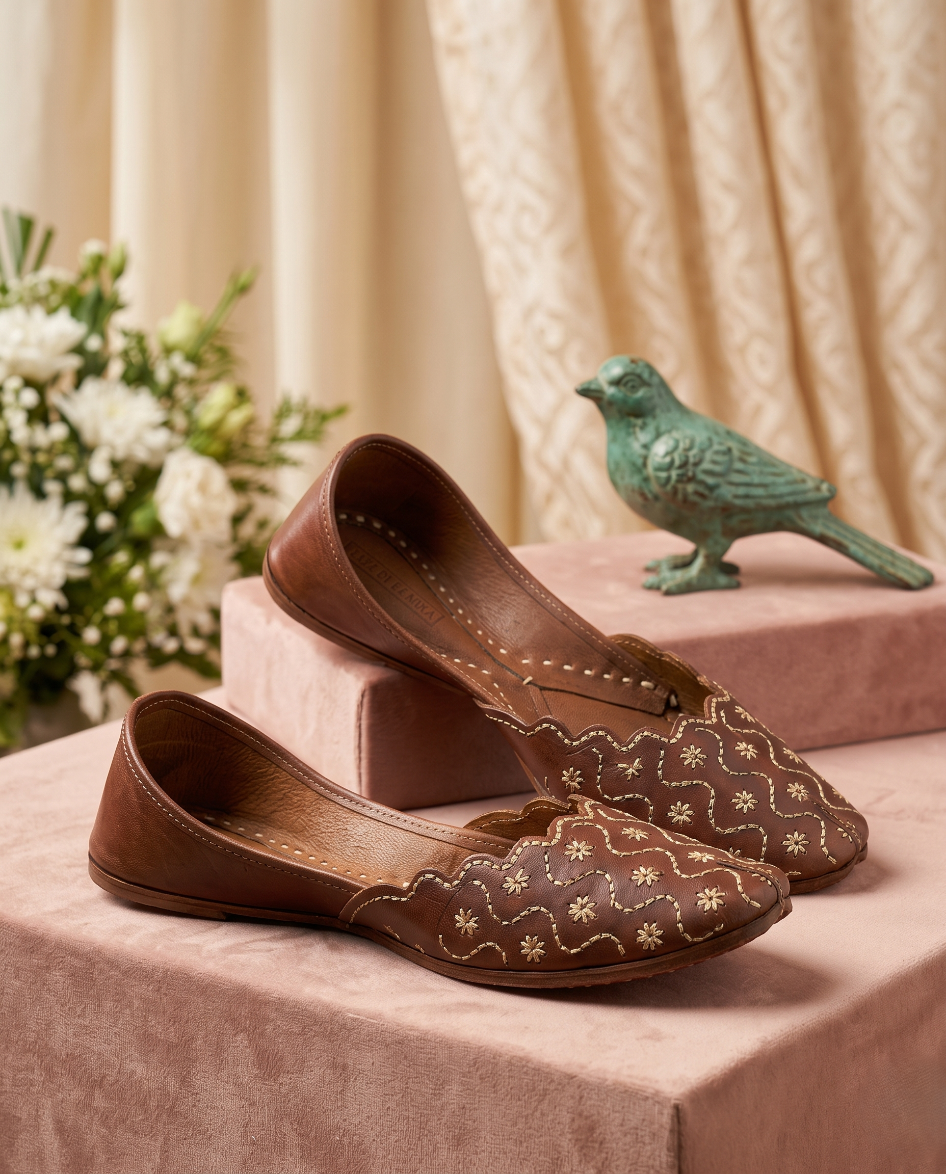 AARI TARI WORK PURE LEATHER HANDCRAFTED JUTTI
