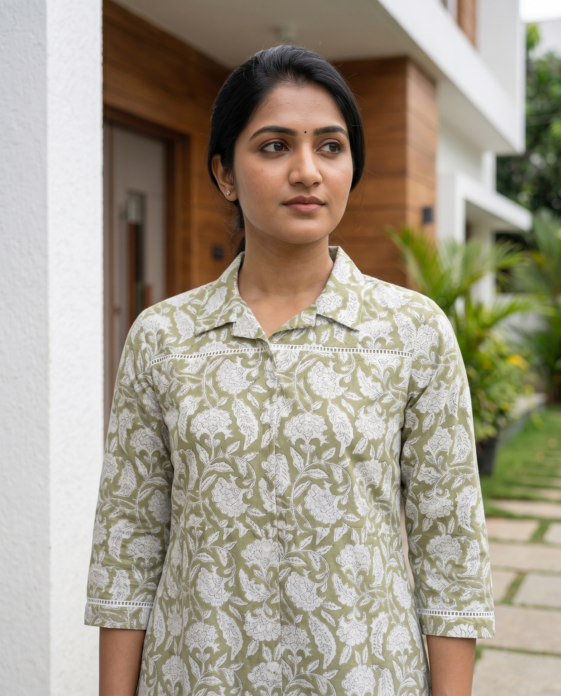 THE AURA FLORAL DRESS (HANDBLOCK)