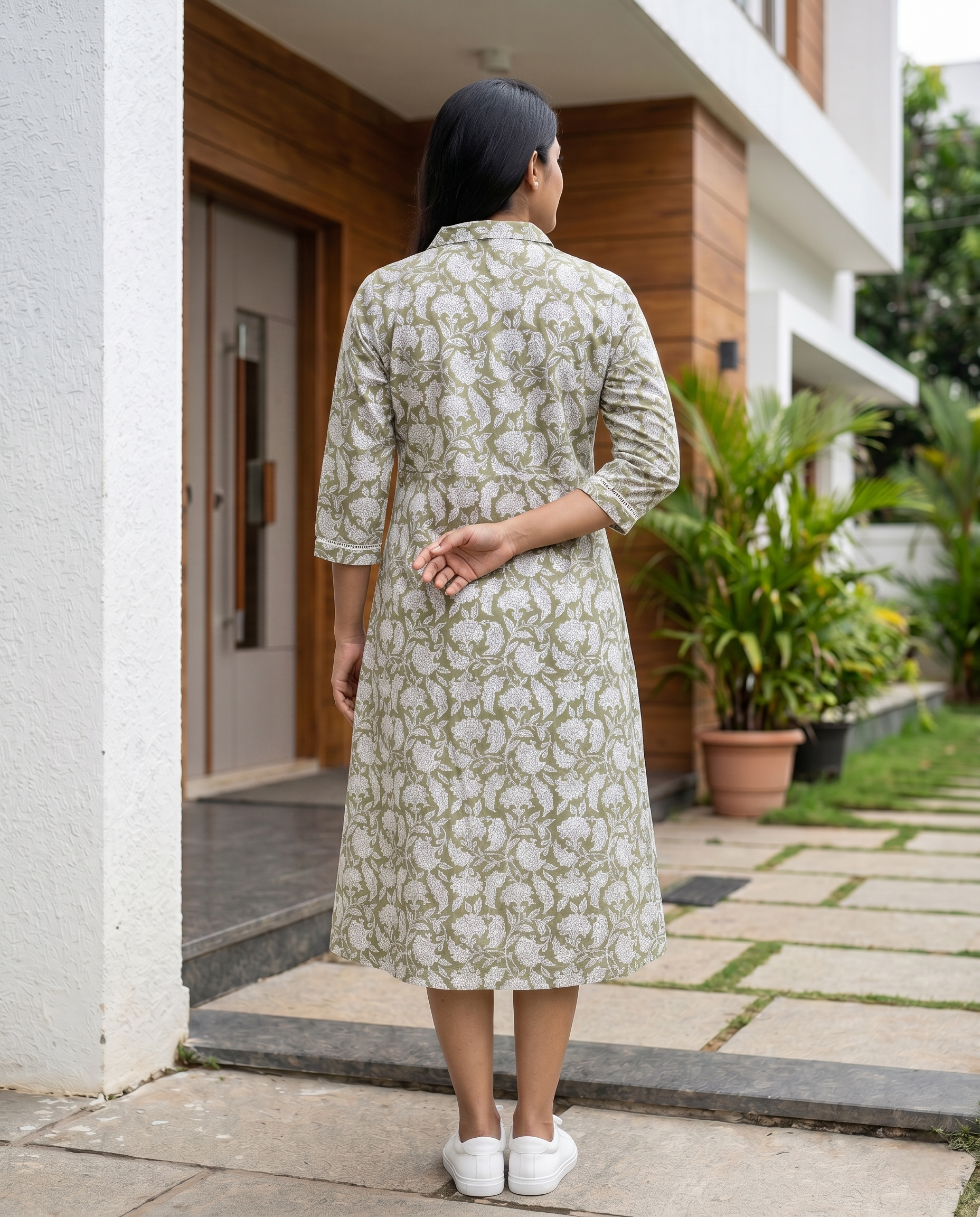 THE AURA FLORAL DRESS (HANDBLOCK)