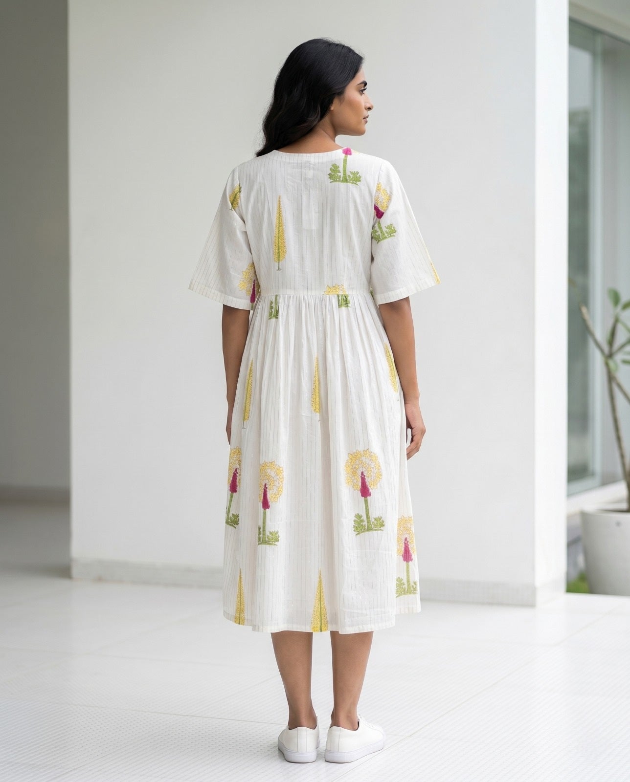 THE AURA V-NECK DRESS (HANDBLOCK)