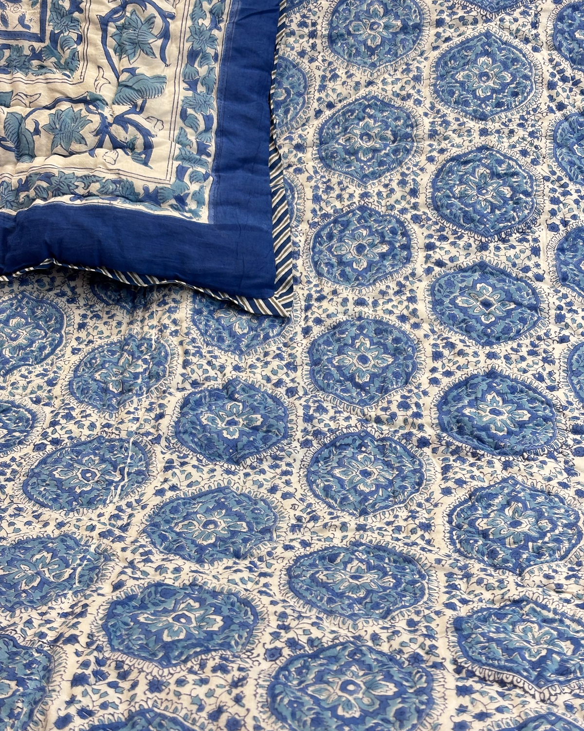 NEELKAMAL BLUE HAND BLOCK REVERSIBLE QUILT