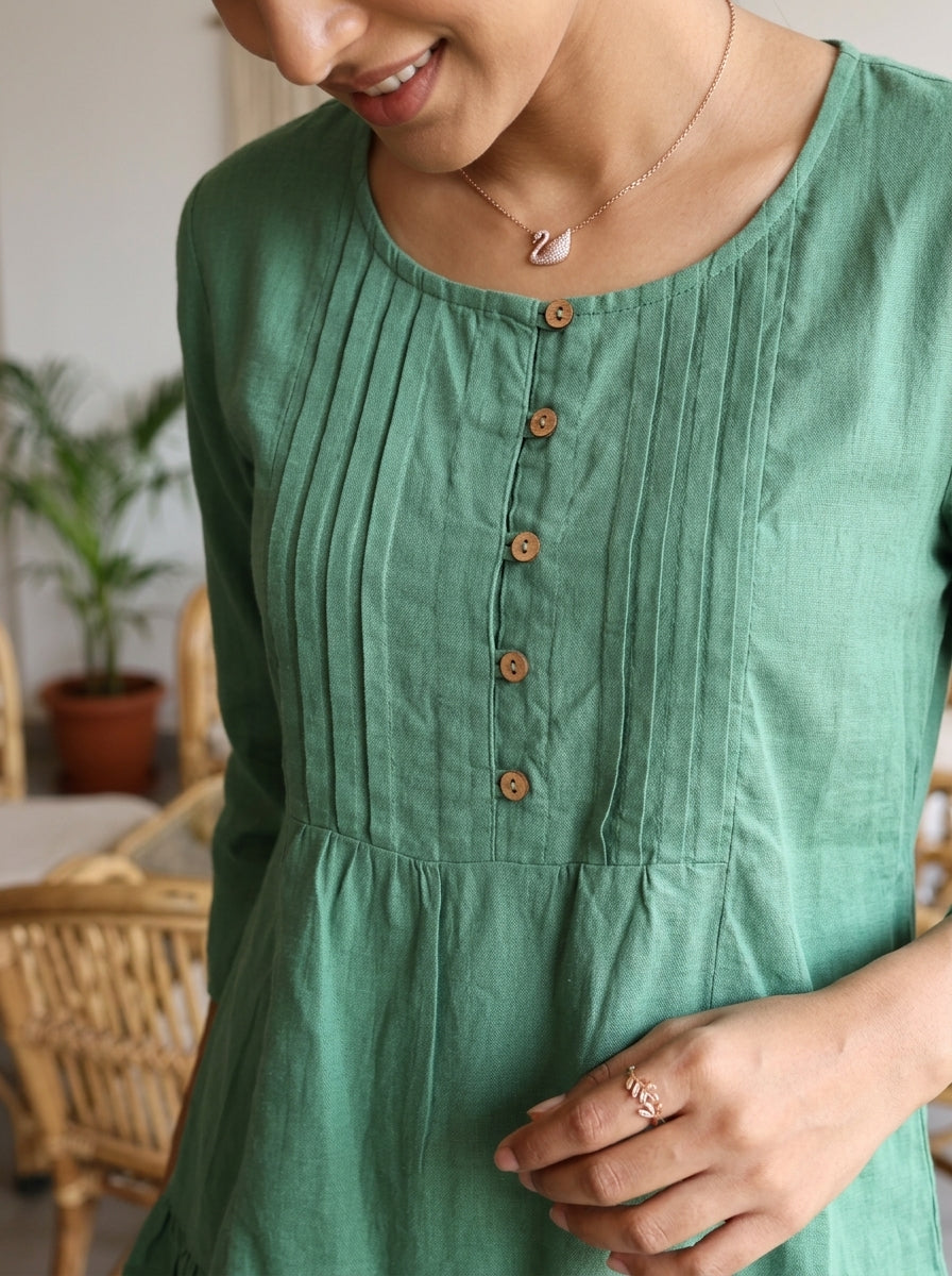 THE LINEAR WAVE GREEN COTTON TOP