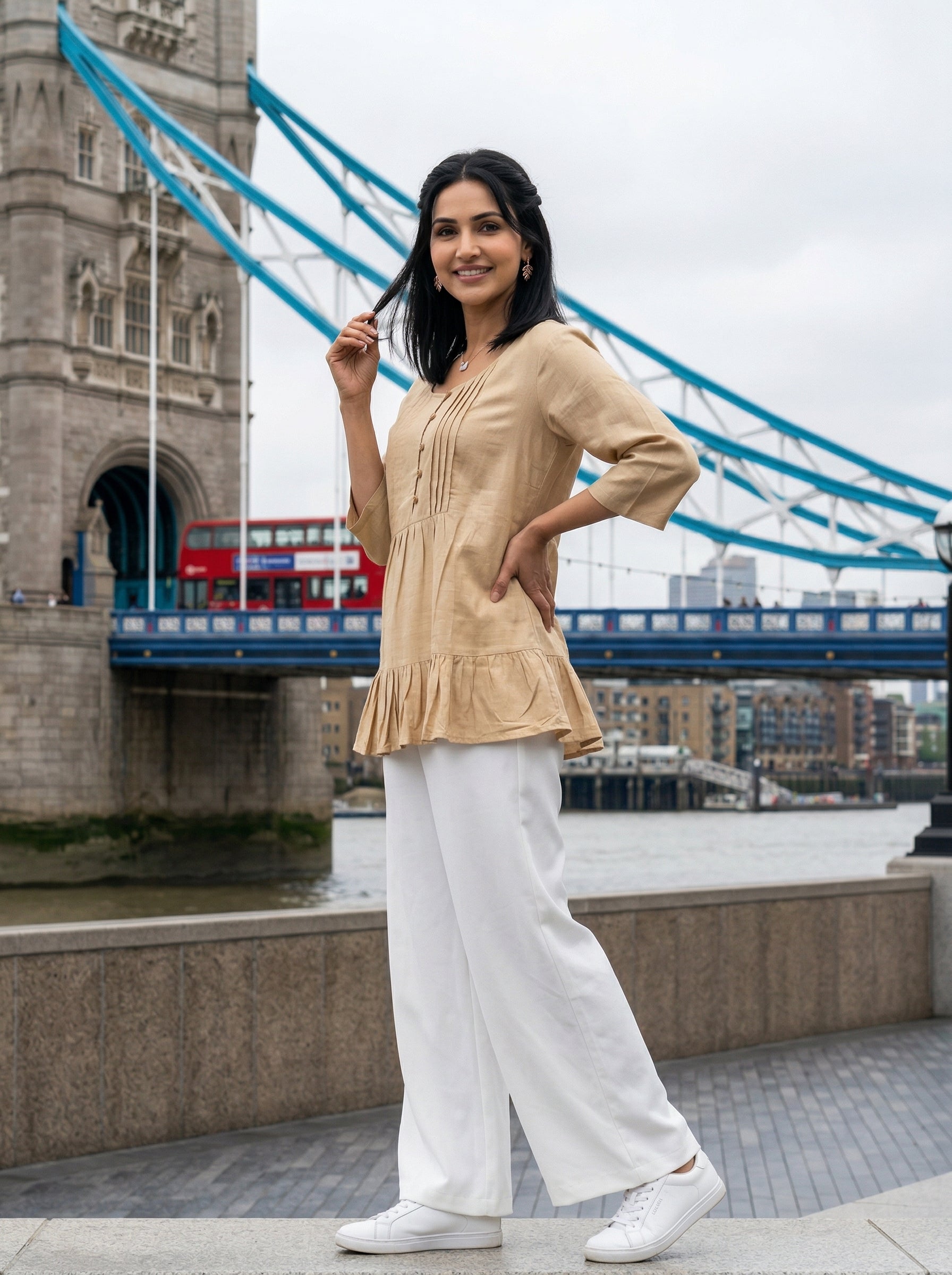 THE LINEAR WAVE BEIGE COTTON TOP