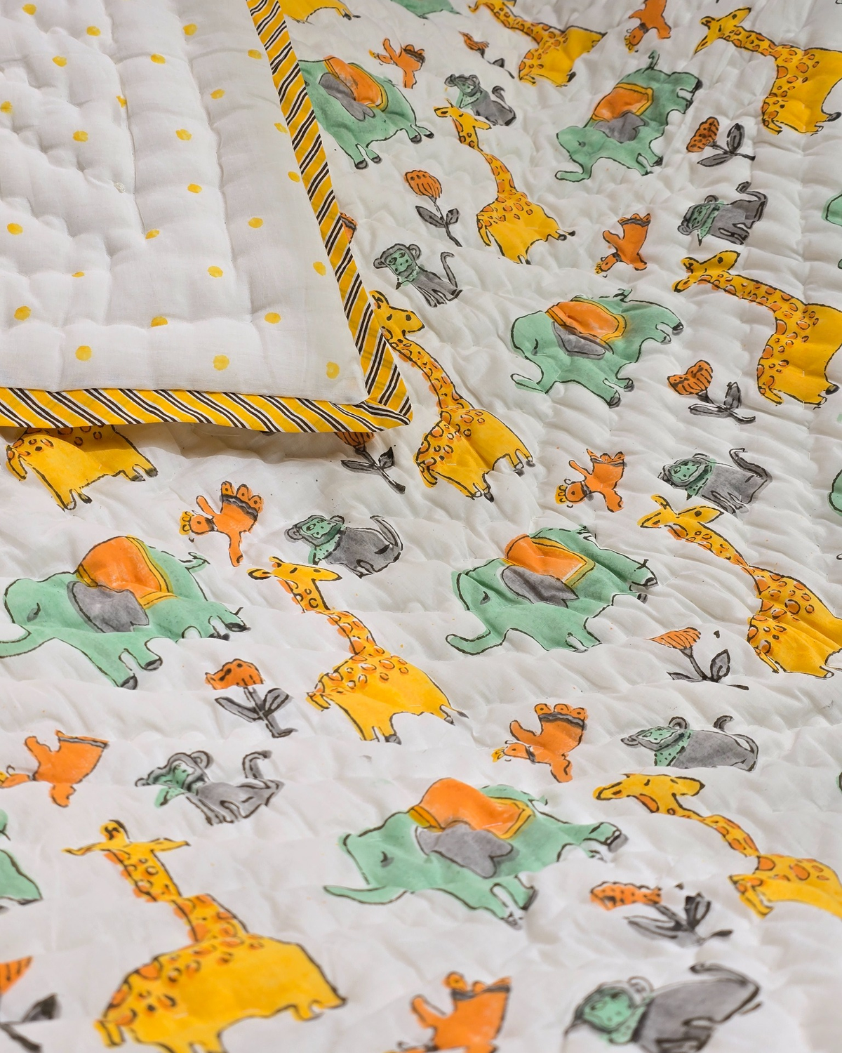 TROPICAL JUNGLE PARADE HAND BLOCK BABY REVERSIBLE QUILT