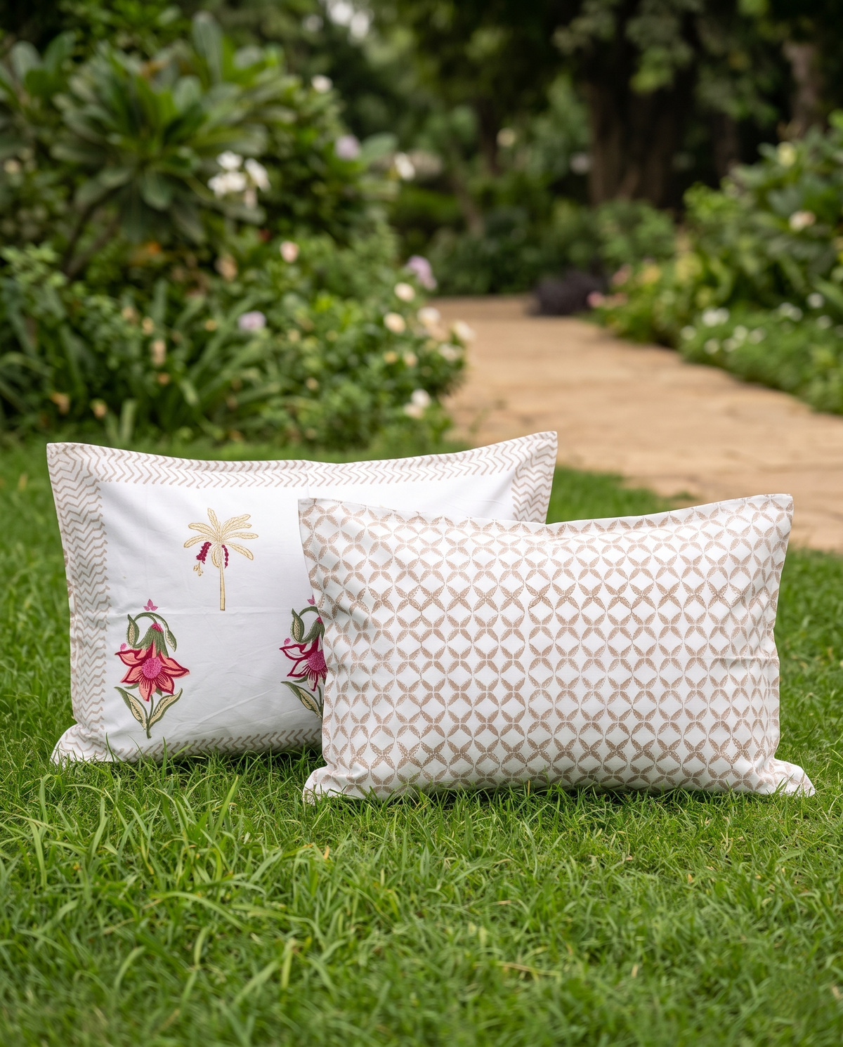 The Pink Lily Trellis Premium Cotton Bedsheet