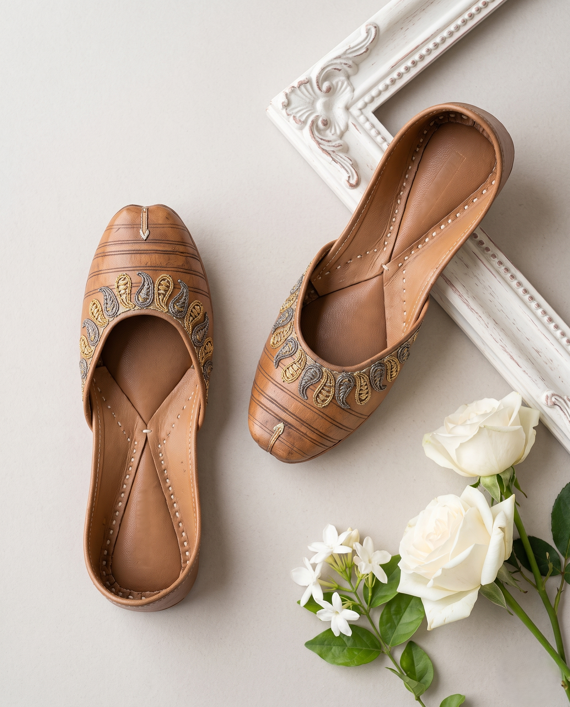 AMBI DUAL TONE PURE LEATHER HANDCRAFTED JUTTI