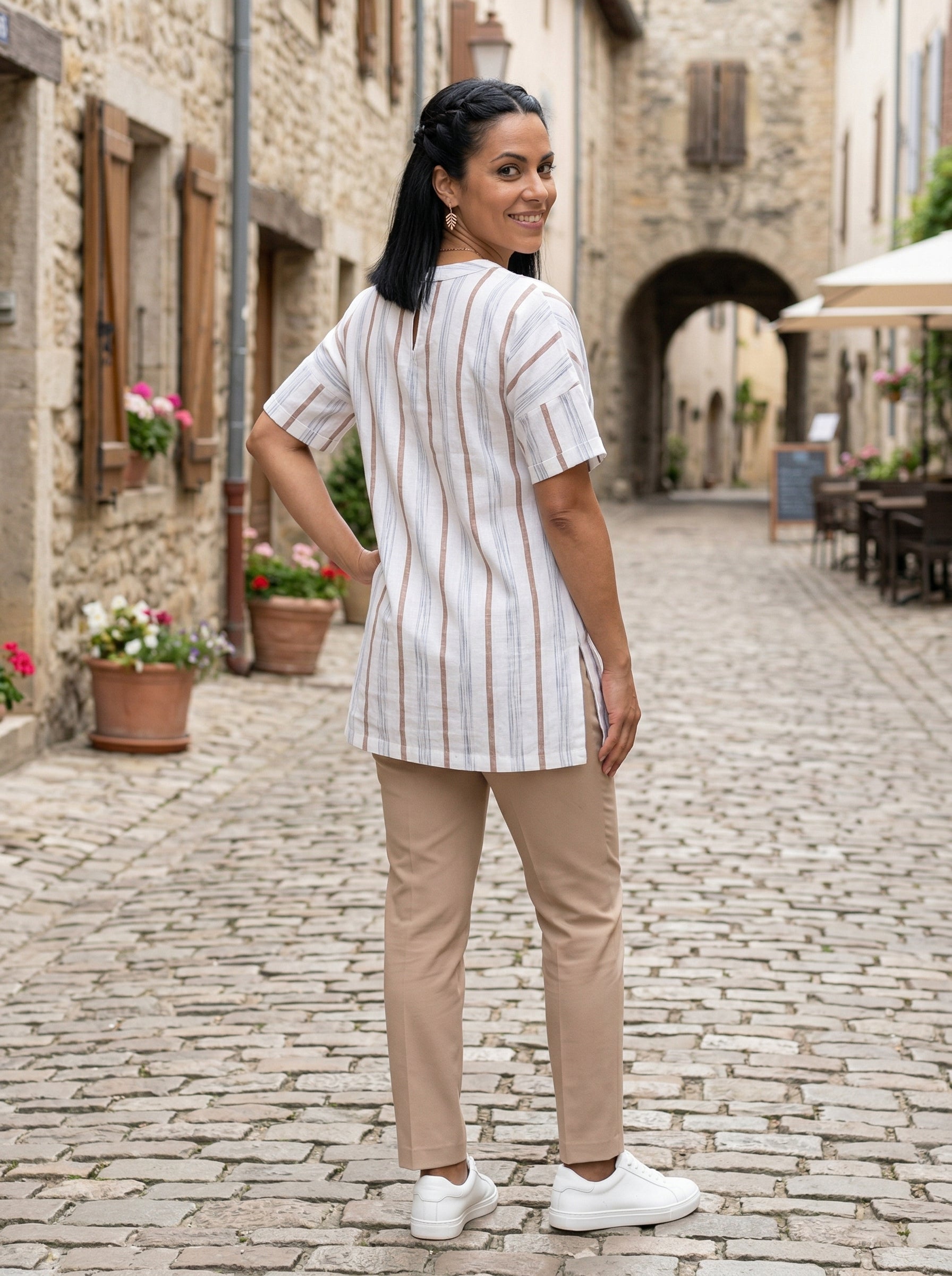 THE SOFT WHITE/BROWN LINE COTTON TOP