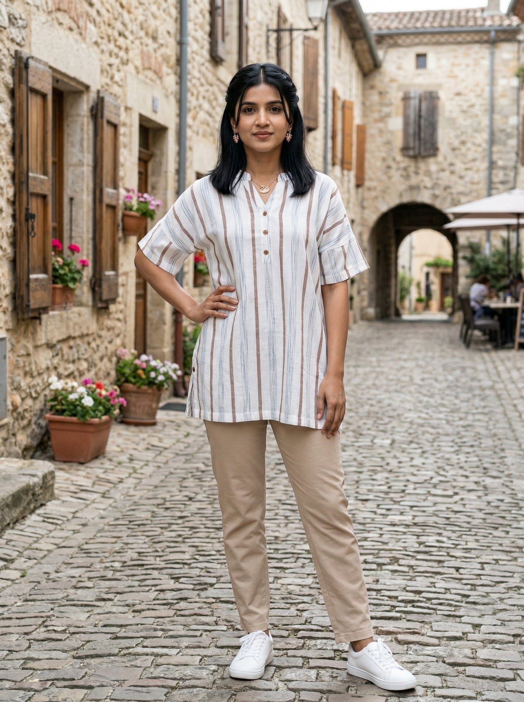 THE SOFT WHITE/BROWN LINE COTTON TOP