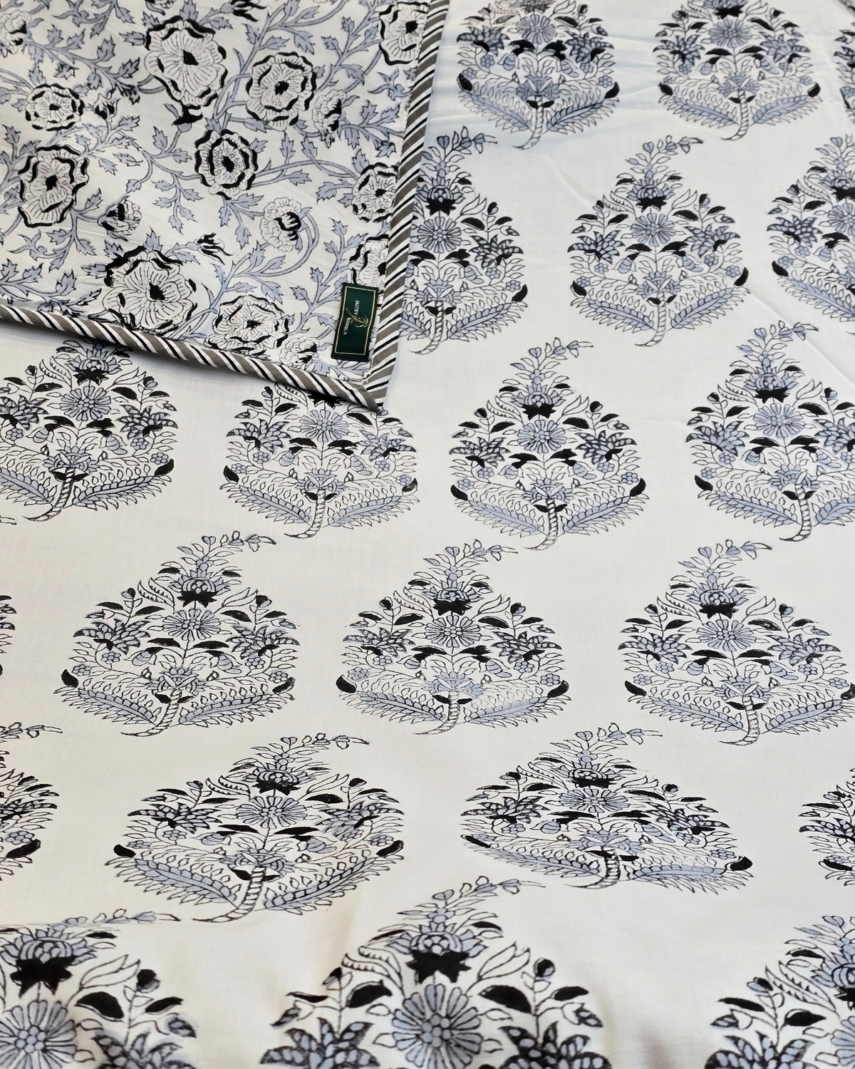 FLORAL BOUQUET HAND BLOCK COTTON DOUBLE DOHAR