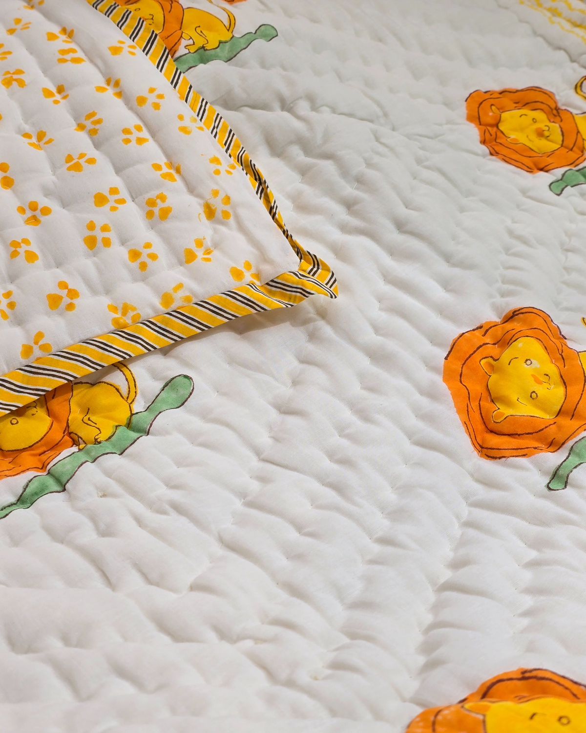 LITTLE SUNSHINE LION HAND BLOCK BABY REVERSIBLE QUILT