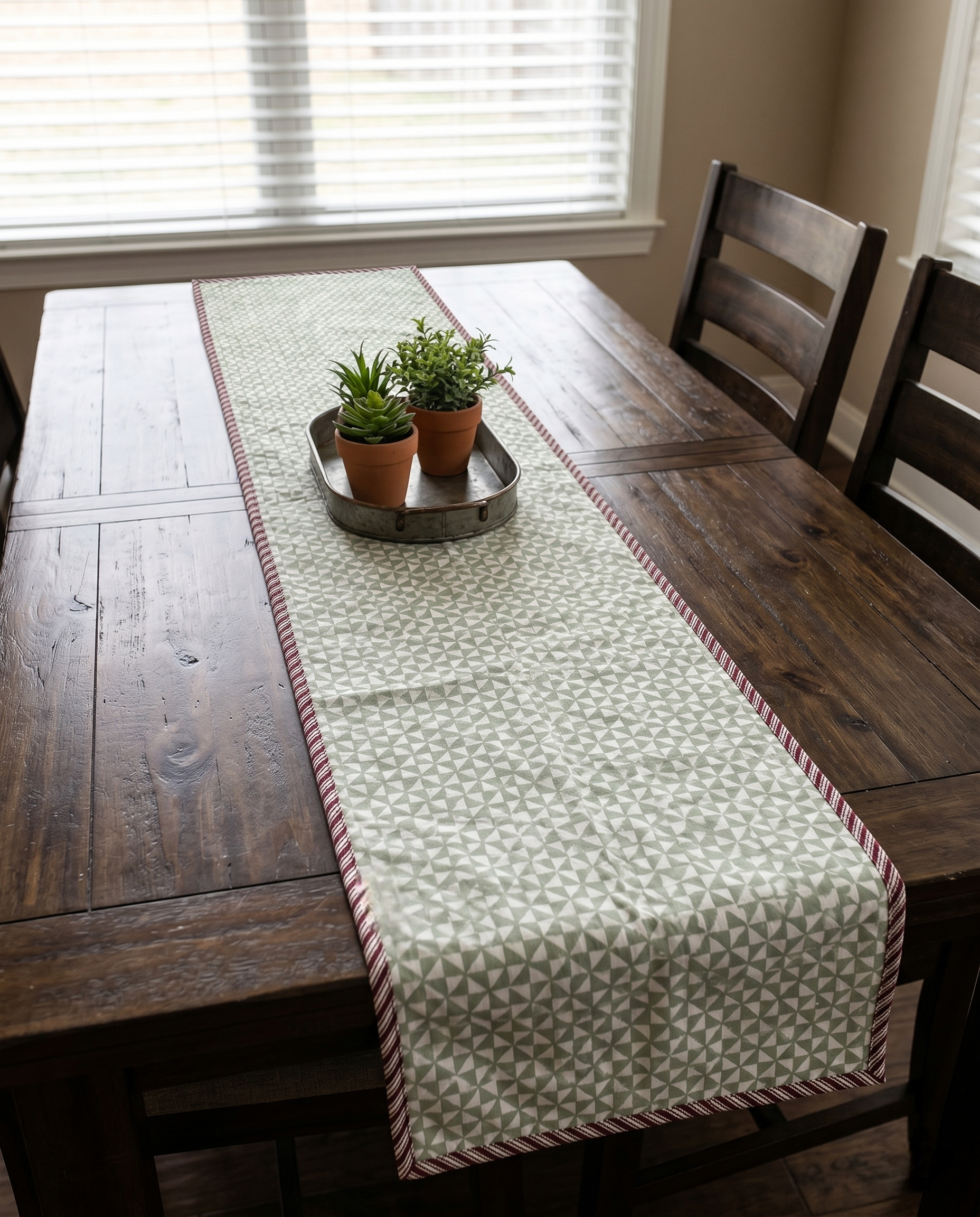 MUGHAL PATTERN JUTE TABLE RUNNER (REVERSIBLE, HANDBLOCK)