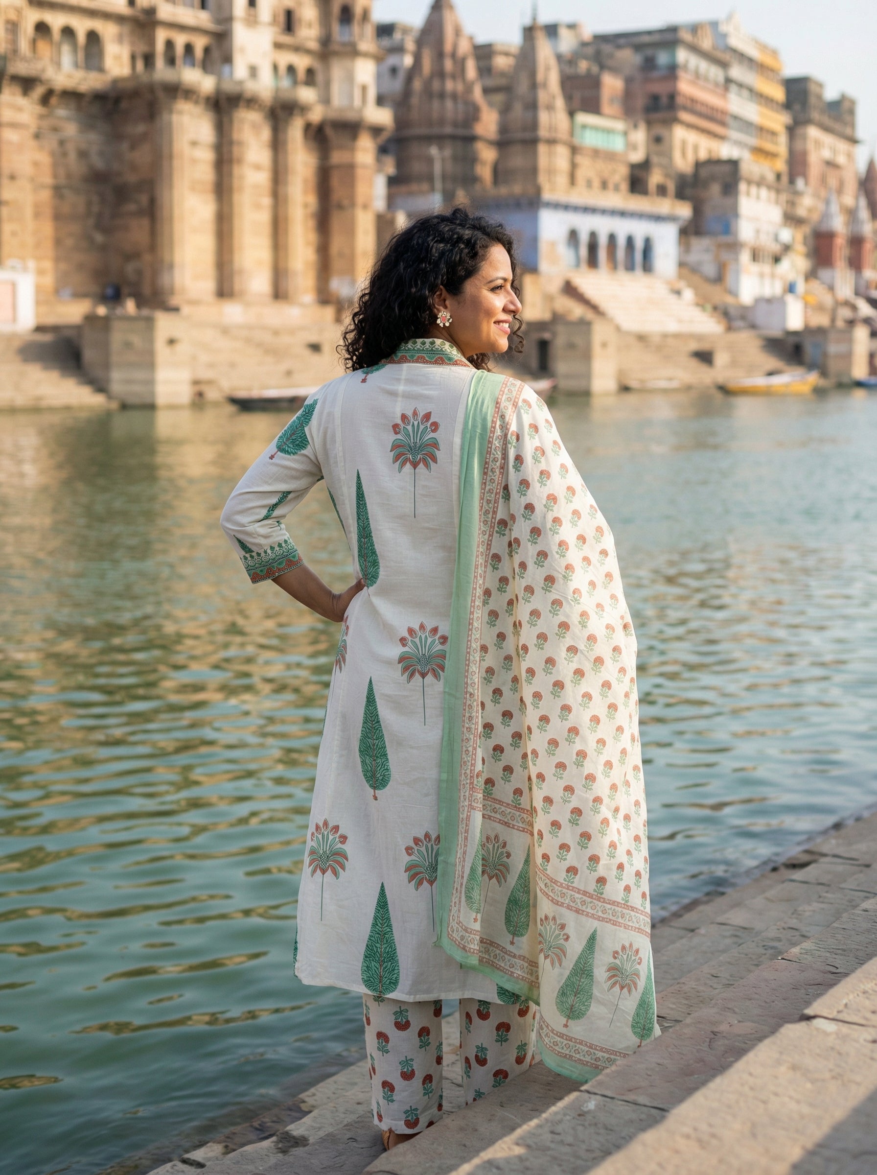 V-Neck Boota Elegance Off-white and Green KPD Set