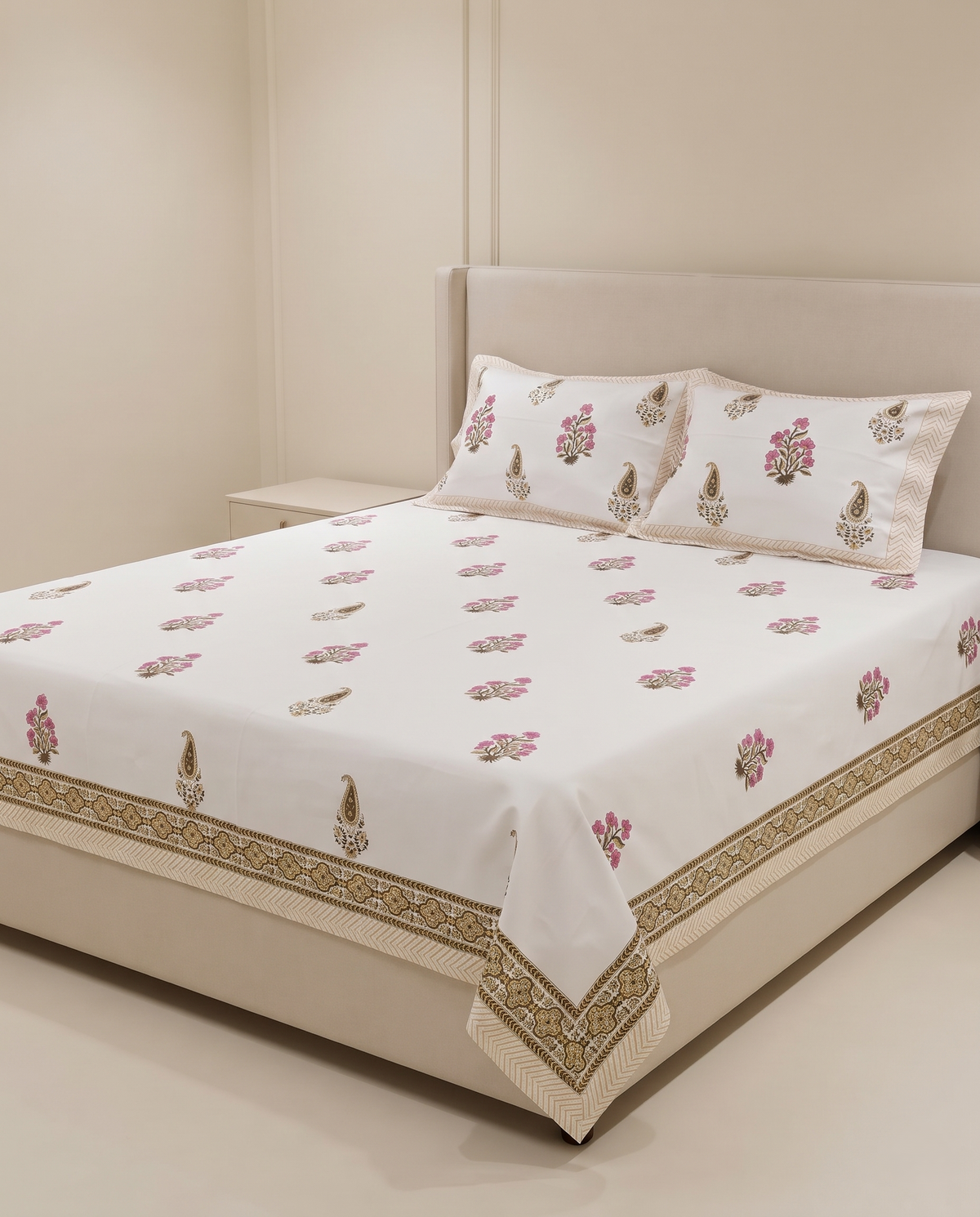The Pink Paisley Bloom Premium Cotton Bedsheet