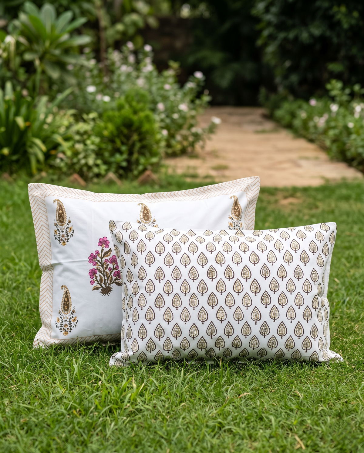 The Pink Paisley Bloom Premium Cotton Bedsheet