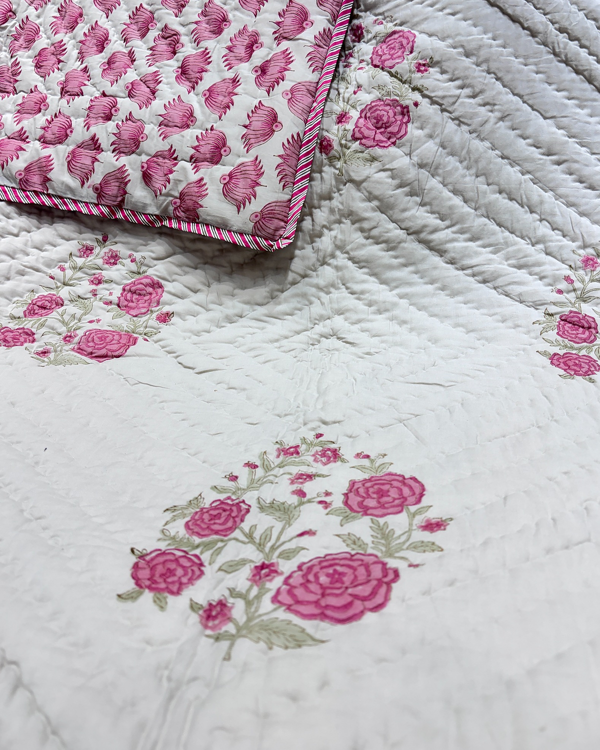 GULROSE PINK IVORY HAND BLOCK REVERSIBLE QUILT