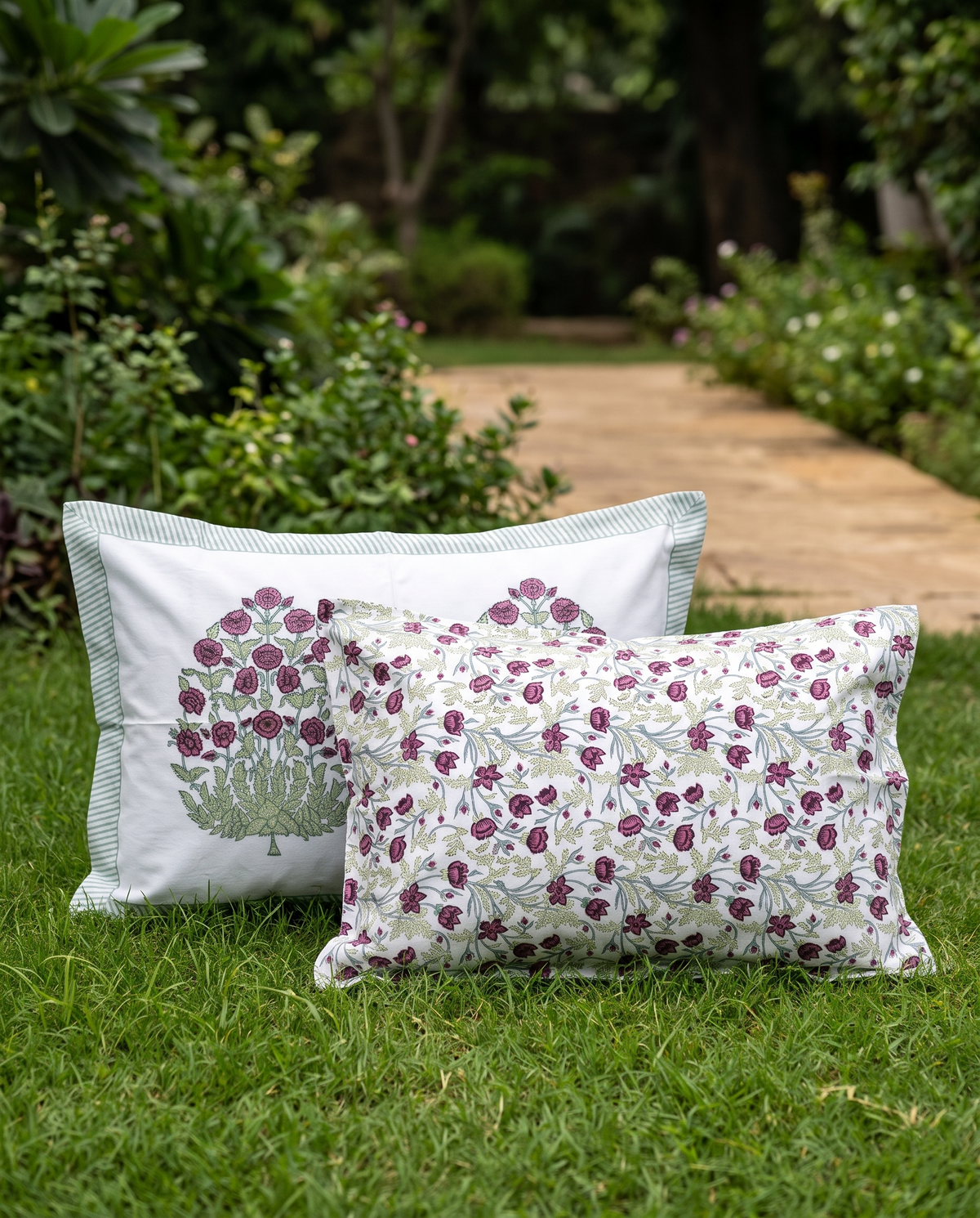 The Plum Rose Bouquet Premium Cotton Bedsheet