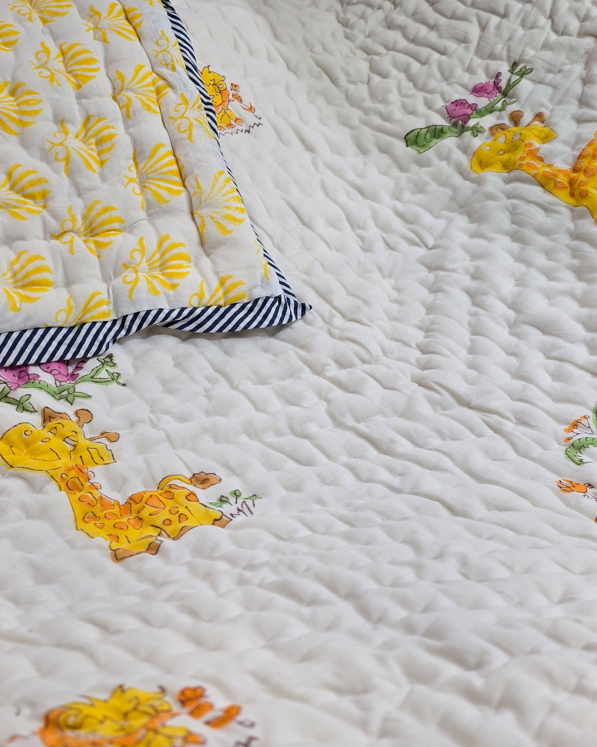 SUNNY GIRAFFE MEADOW HAND BLOCK BABY REVERSIBLE QUILT
