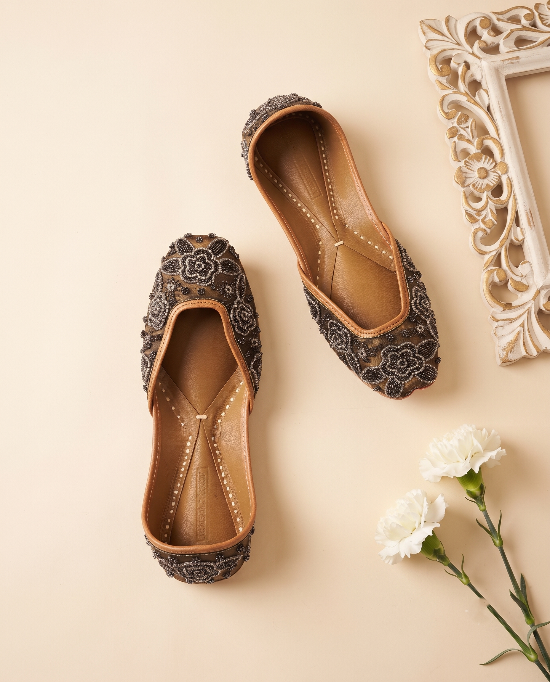 Royal Noir Floral Pure Leather Handcrafted Jutti